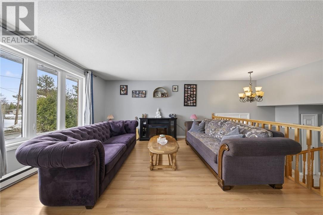 3915 Macmillan Drive, Val Caron, Ontario  P3N 1H9 - Photo 17 - 2127141