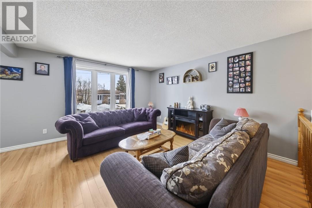 3915 Macmillan Drive, Val Caron, Ontario  P3N 1H9 - Photo 18 - 2127141