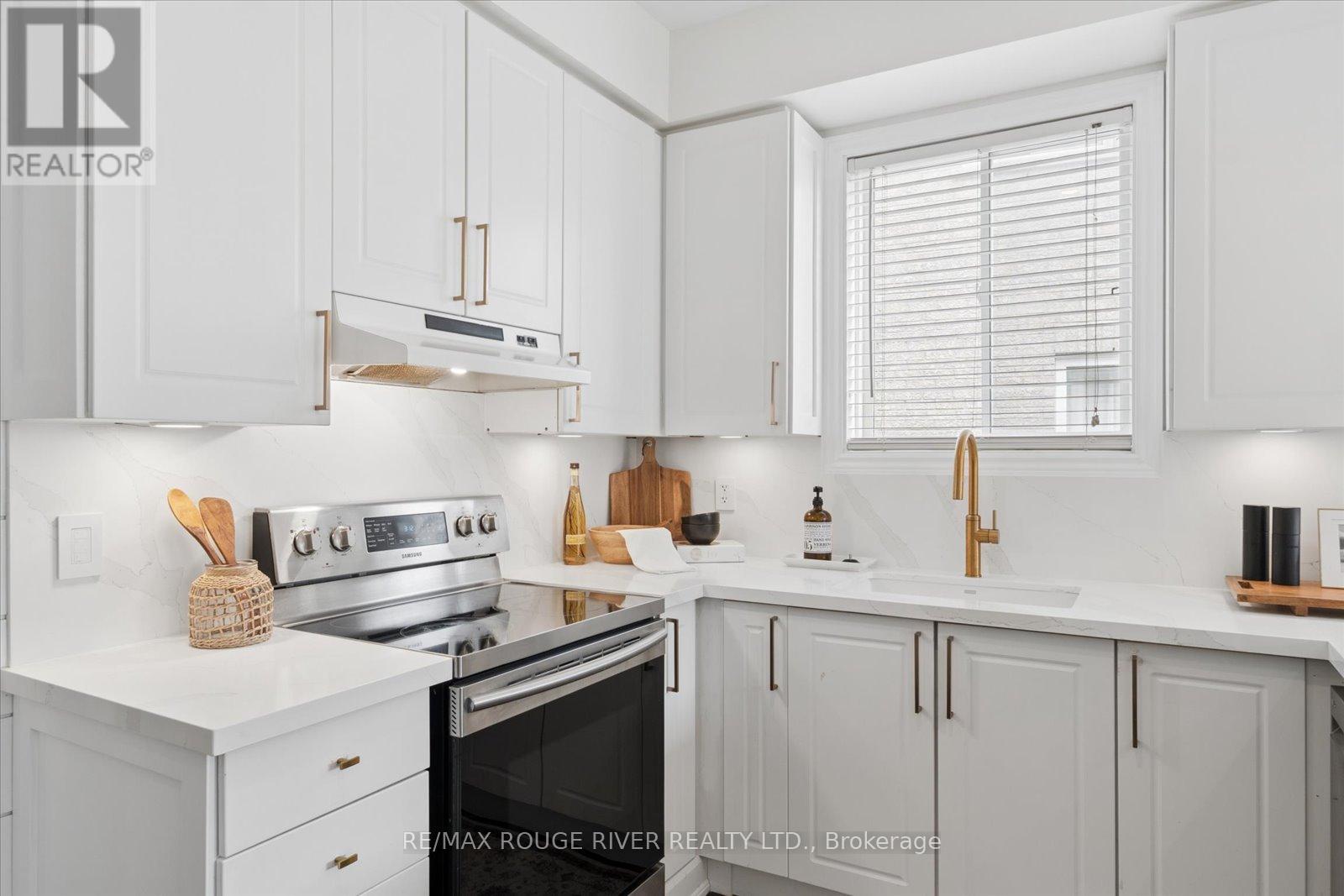 184 Cachet Boulevard, Whitby, Ontario  L1M 2L9 - Photo 17 - E12999844