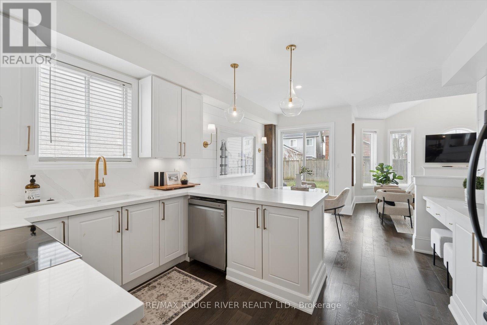 184 Cachet Boulevard, Whitby, Ontario  L1M 2L9 - Photo 18 - E12999844