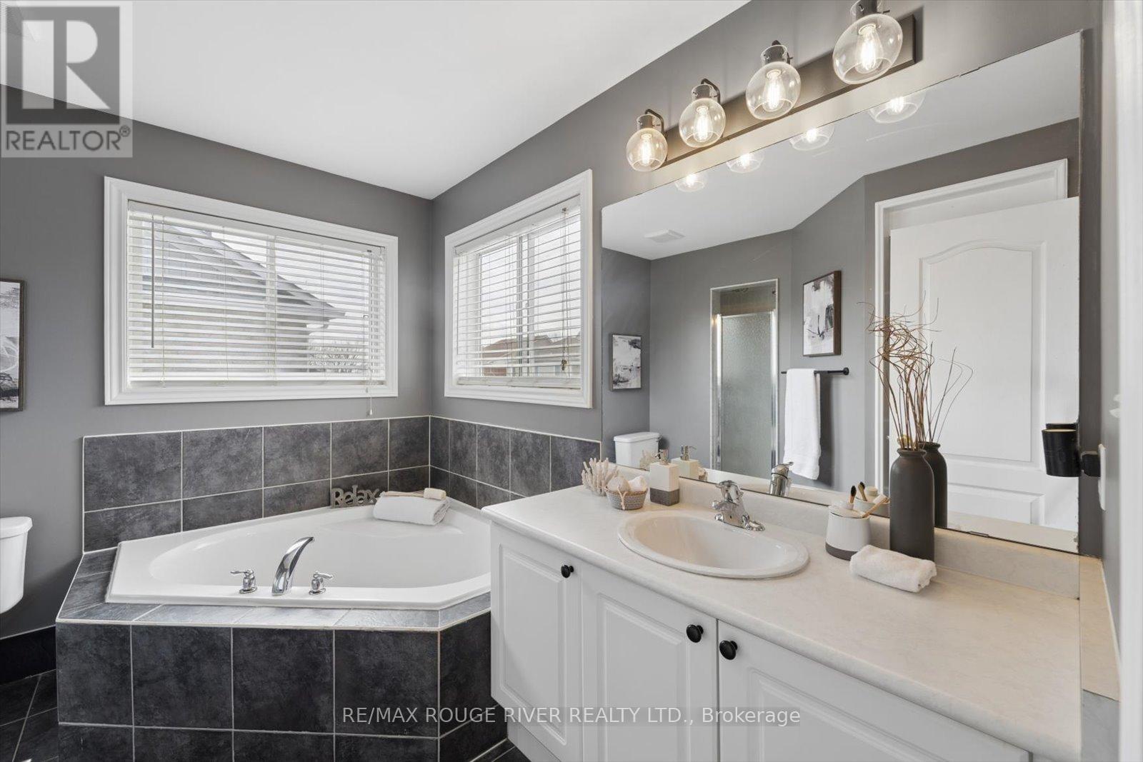 184 Cachet Boulevard, Whitby, Ontario  L1M 2L9 - Photo 26 - E12999844