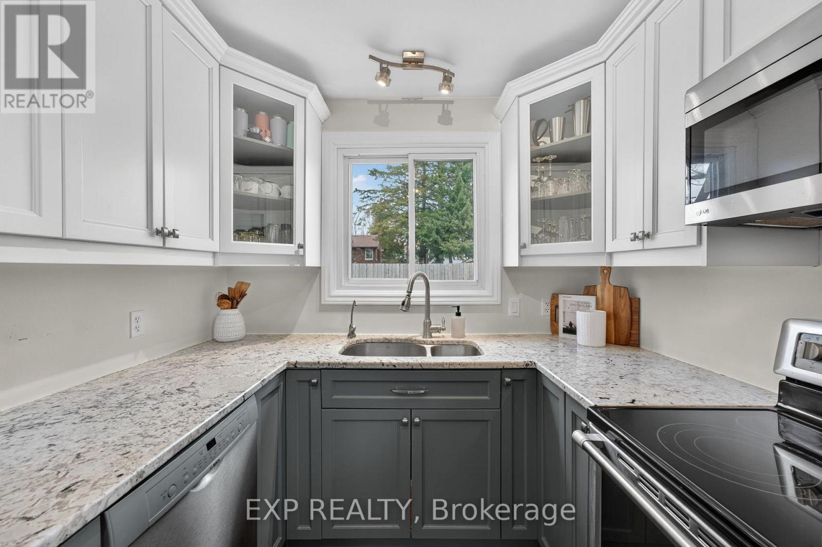 25 Mcquade Drive, Quinte West, Ontario  K8V 2G2 - Photo 6 - X12999866