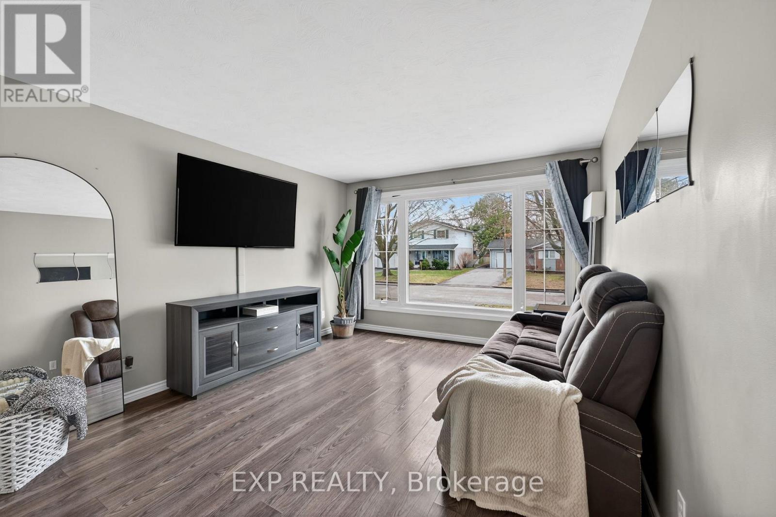 25 Mcquade Drive, Quinte West, Ontario  K8V 2G2 - Photo 9 - X12999866