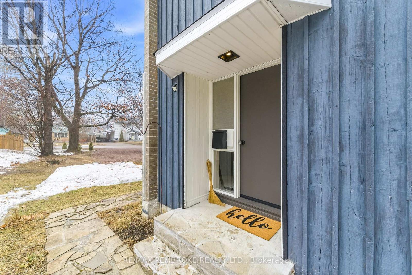 98 Birch Street, Deep River, Ontario  K0J 1P0 - Photo 3 - X12999888