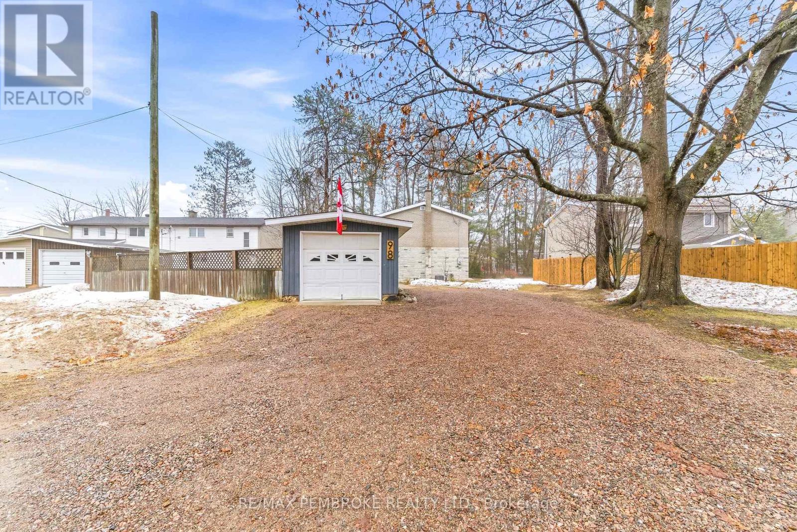 98 Birch Street, Deep River, Ontario  K0J 1P0 - Photo 9 - X12999888