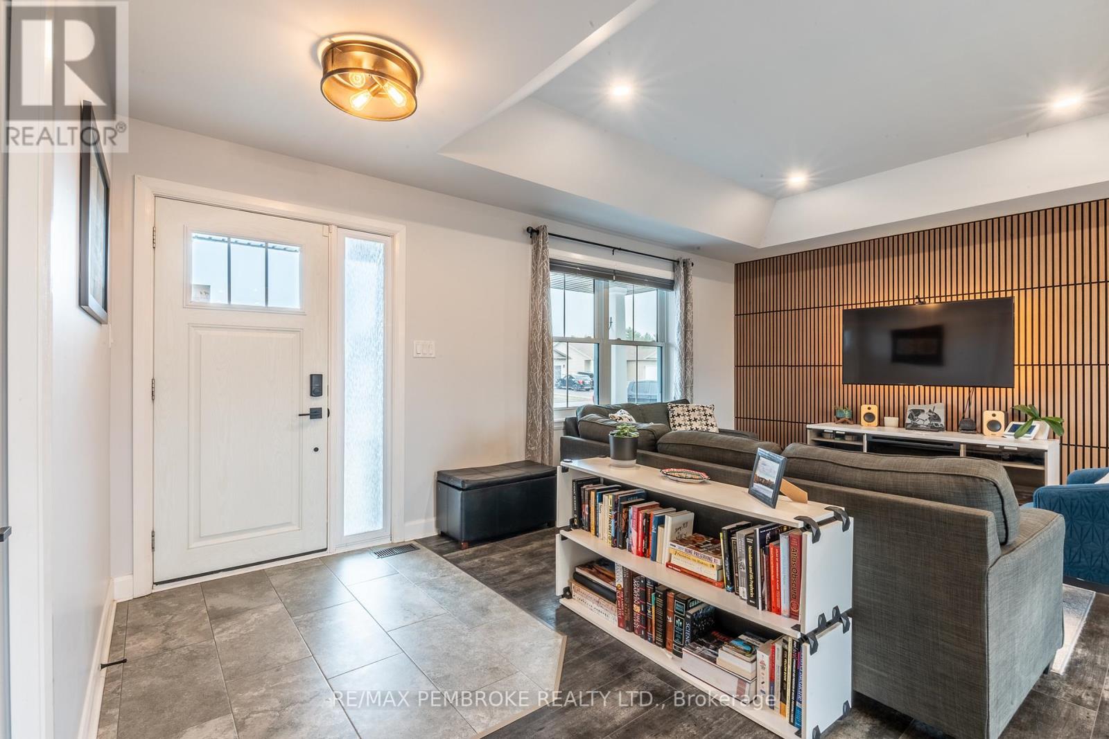 24 Terrance Drive, Petawawa, Ontario  K8H 0H3 - Photo 13 - X12999900