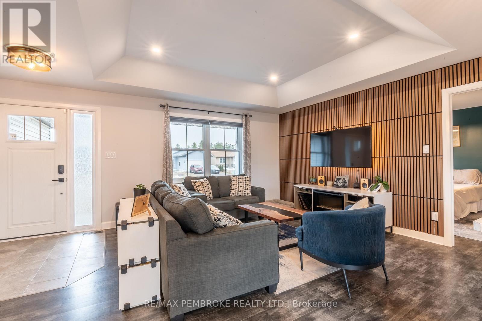 24 Terrance Drive, Petawawa, Ontario  K8H 0H3 - Photo 14 - X12999900