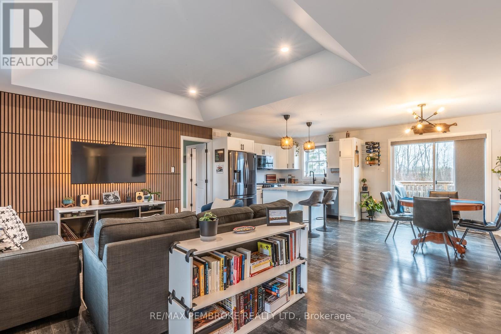 24 Terrance Drive, Petawawa, Ontario  K8H 0H3 - Photo 16 - X12999900