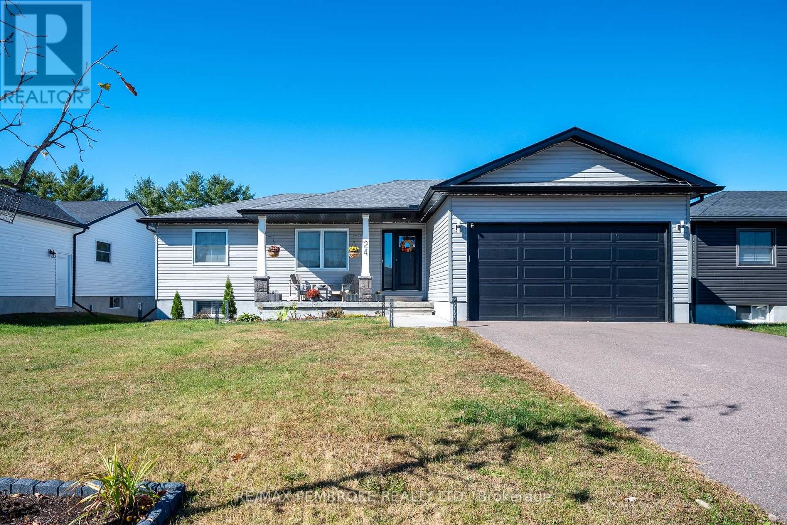 24 Terrance Drive, Petawawa, Ontario  K8H 0H3 - Photo 3 - X12999900