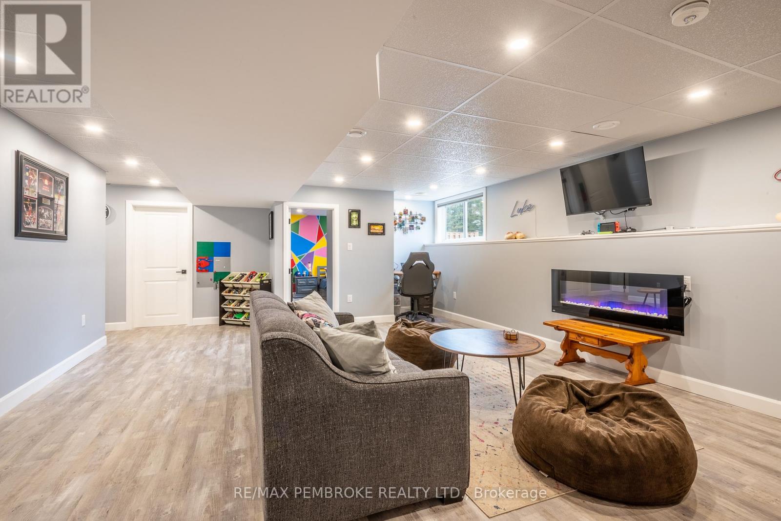 24 Terrance Drive, Petawawa, Ontario  K8H 0H3 - Photo 37 - X12999900