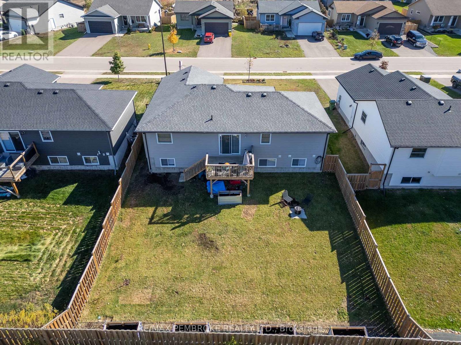 24 Terrance Drive, Petawawa, Ontario  K8H 0H3 - Photo 4 - X12999900