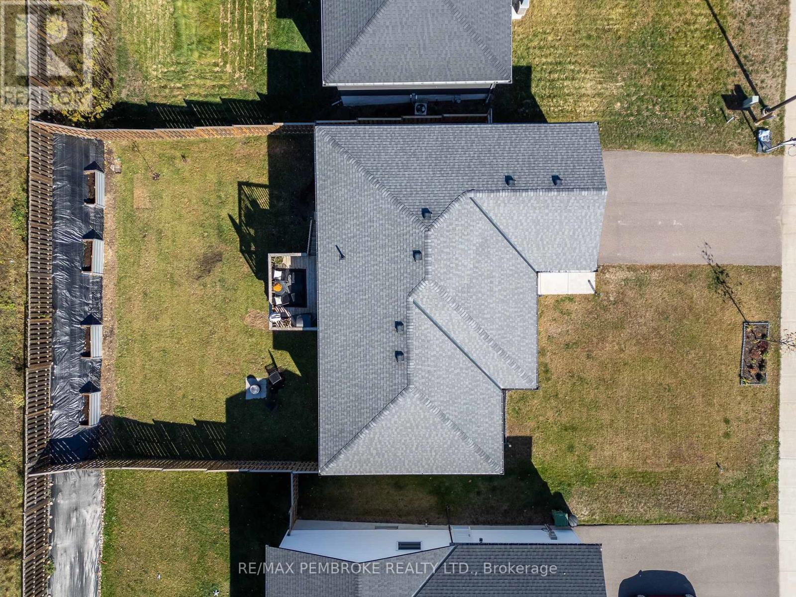 24 Terrance Drive, Petawawa, Ontario  K8H 0H3 - Photo 5 - X12999900