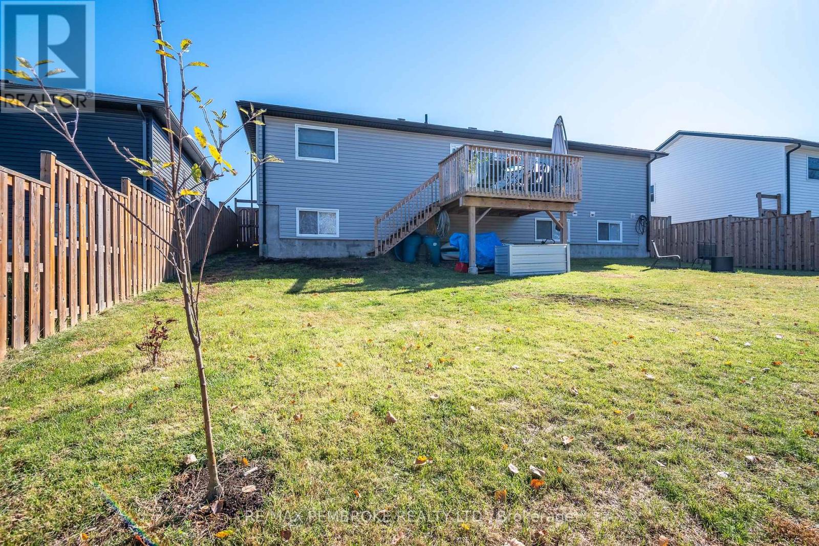 24 Terrance Drive, Petawawa, Ontario  K8H 0H3 - Photo 6 - X12999900