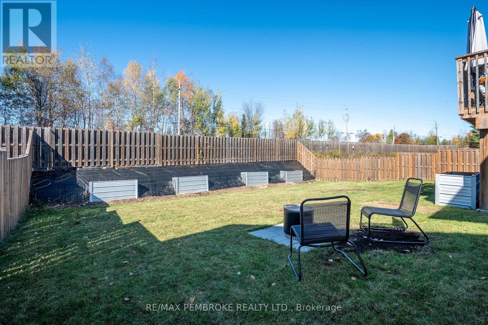24 Terrance Drive, Petawawa, Ontario  K8H 0H3 - Photo 8 - X12999900
