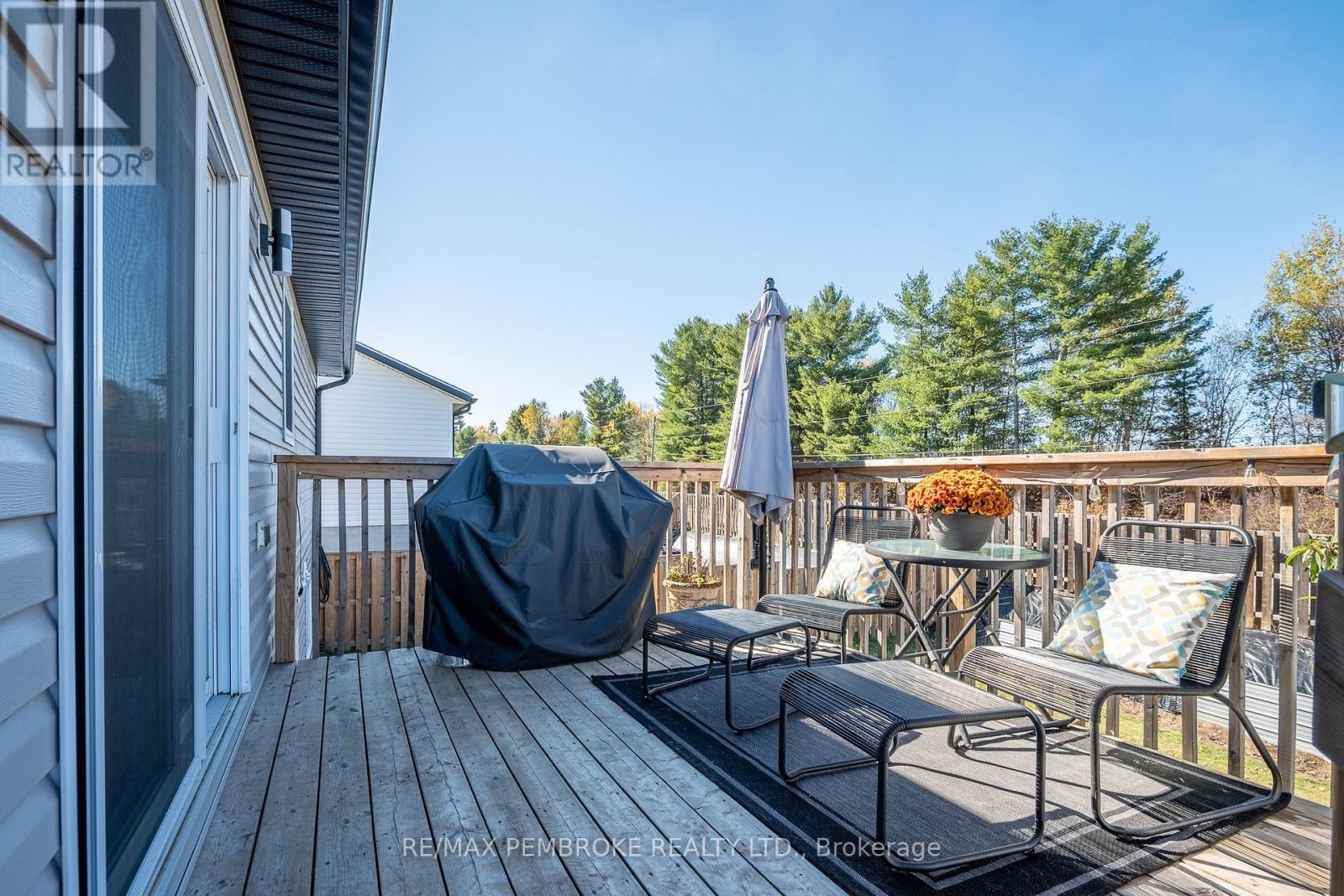 24 Terrance Drive, Petawawa, Ontario  K8H 0H3 - Photo 9 - X12999900