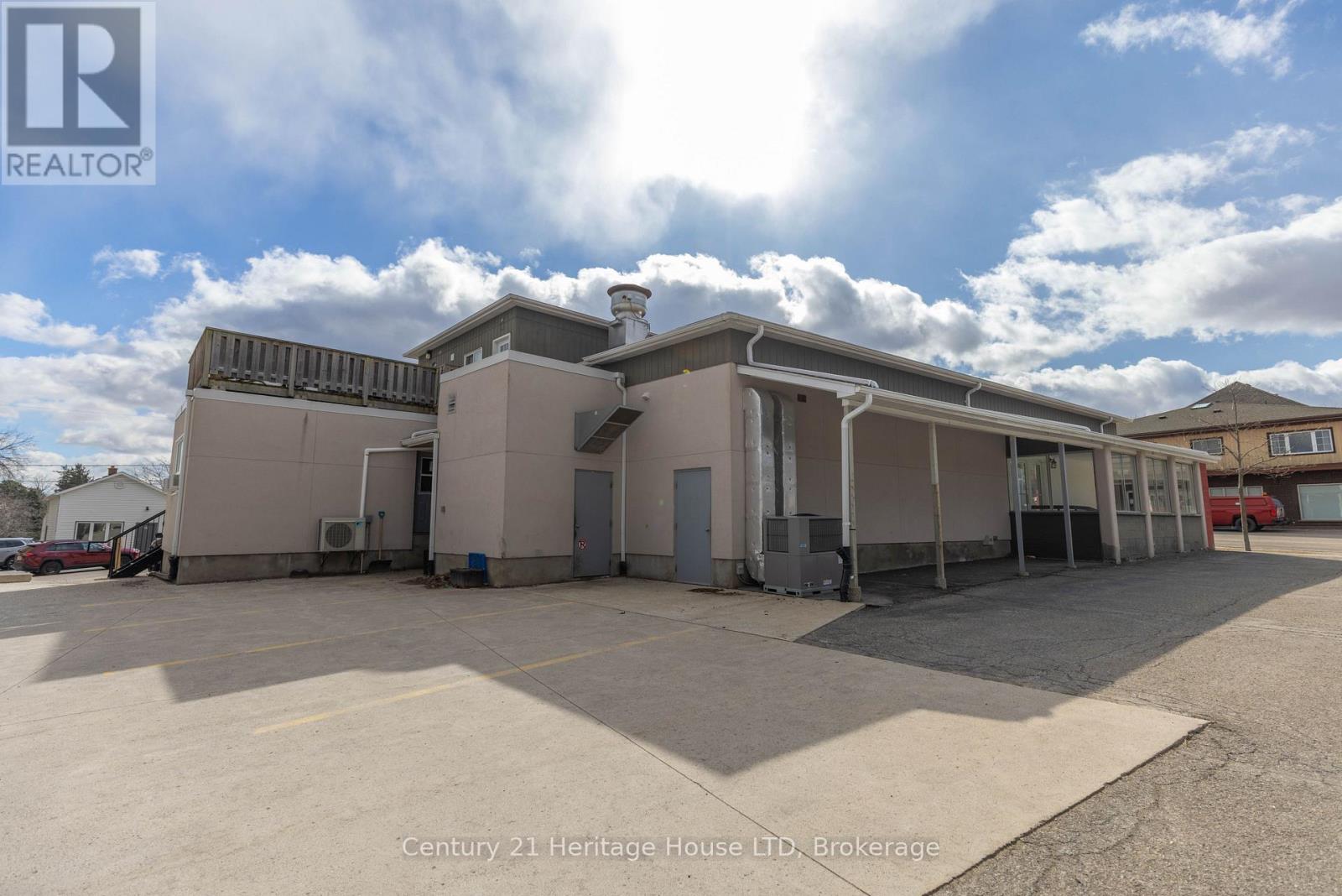 1507 Pelham Street, Pelham, Ontario  L0S 1E3 - Photo 3 - X12999842