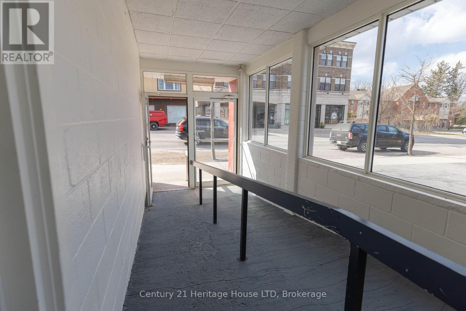 1507 Pelham Street, Pelham, Ontario  L0S 1E3 - Photo 4 - X12999842