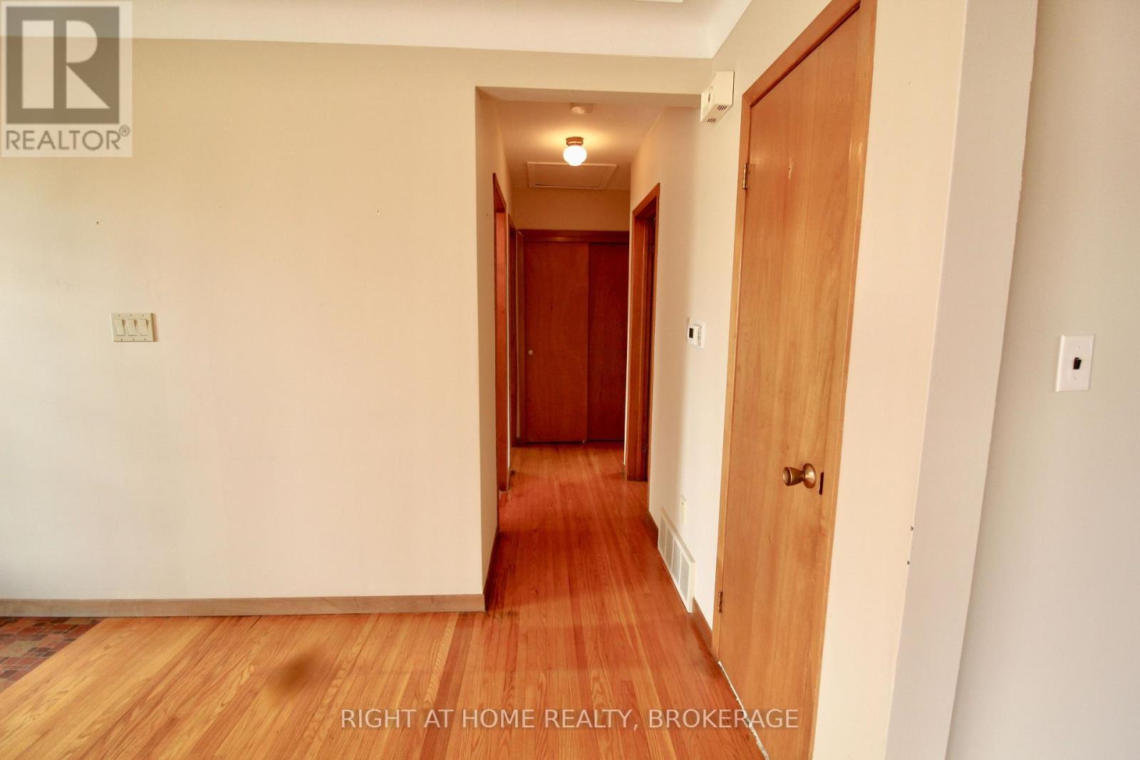 12 Lorne Avenue, Grimsby, Ontario  L3M 2H5 - Photo 10 - X12999924