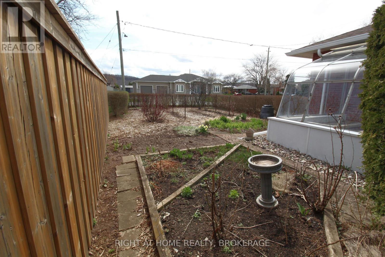 12 Lorne Avenue, Grimsby, Ontario  L3M 2H5 - Photo 29 - X12999924