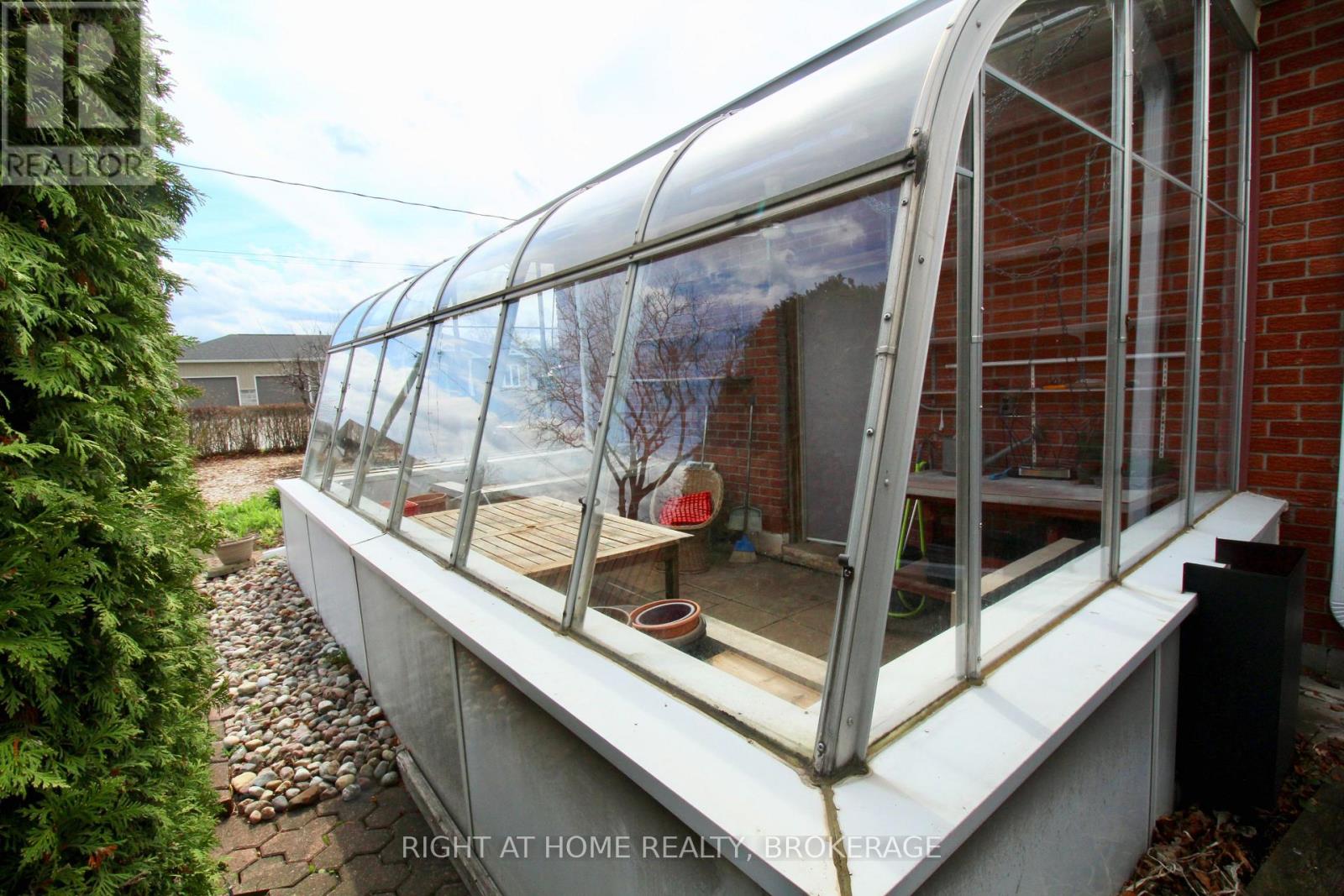 12 Lorne Avenue, Grimsby, Ontario  L3M 2H5 - Photo 32 - X12999924