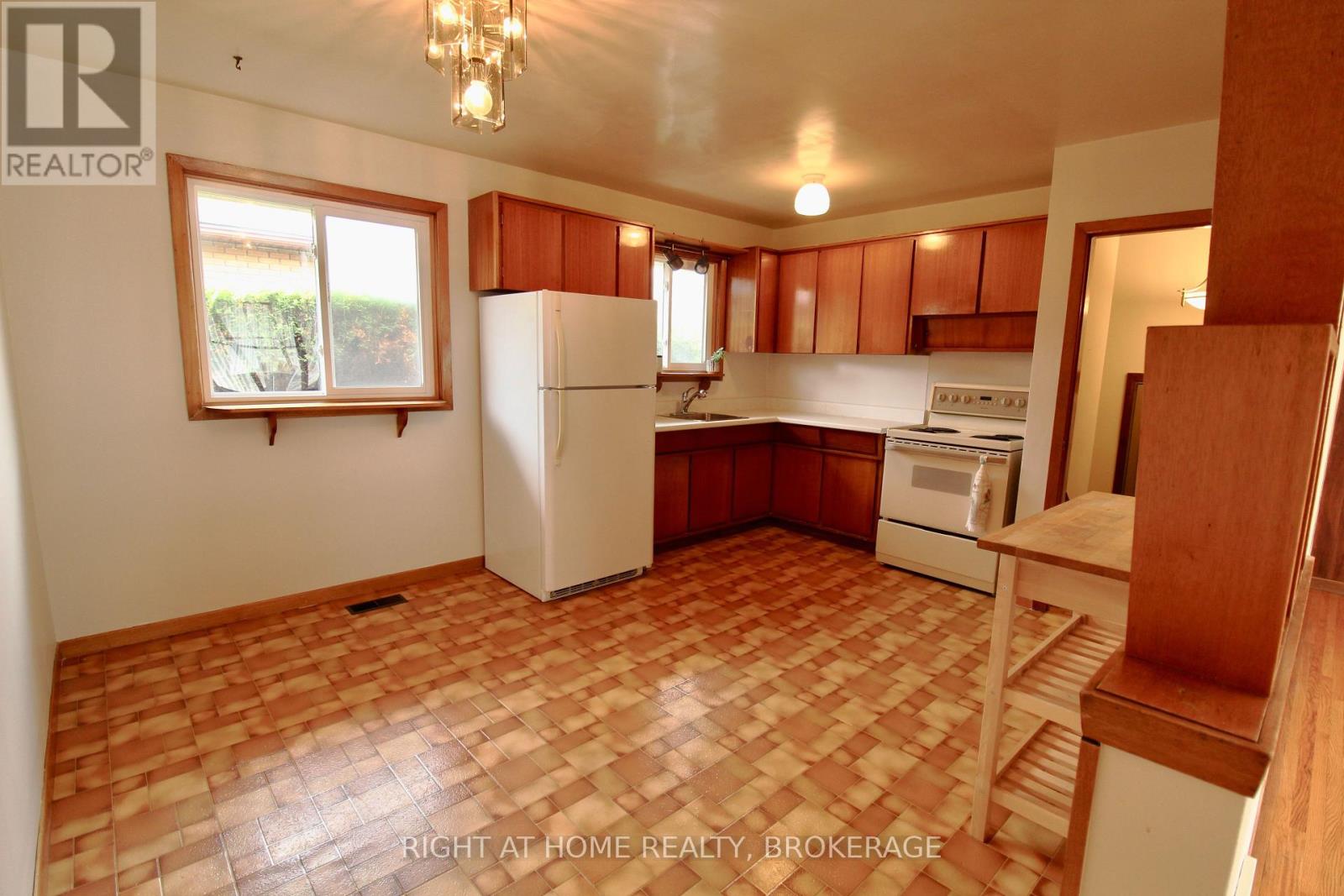 12 Lorne Avenue, Grimsby, Ontario  L3M 2H5 - Photo 7 - X12999924