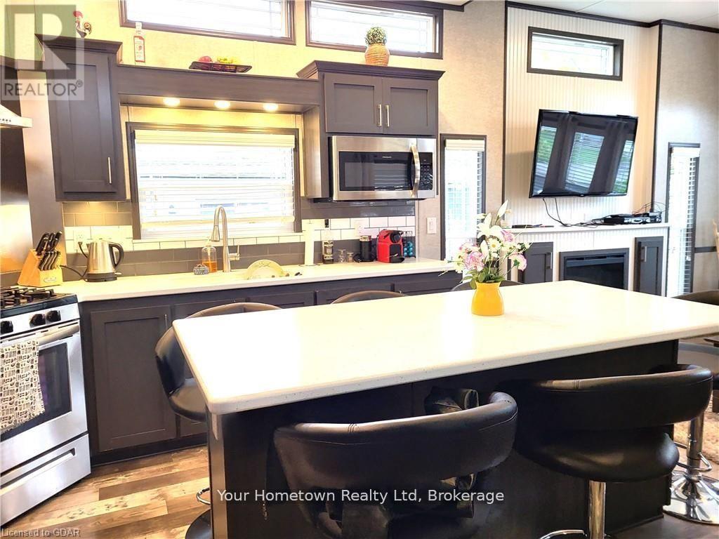 613 Oak Crescent, Centre Wellington, Ontario  N1M 2W5 - Photo 2 - X12999914