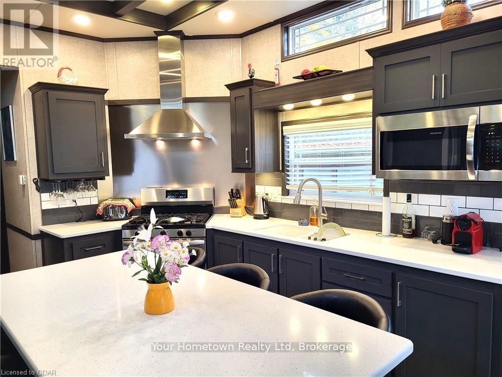 613 Oak Crescent, Centre Wellington, Ontario  N1M 2W5 - Photo 3 - X12999914