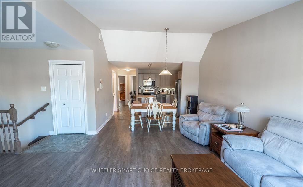 225 - 218 First Street E, Cornwall, Ontario  K6H 0G2 - Photo 2 - X12993688