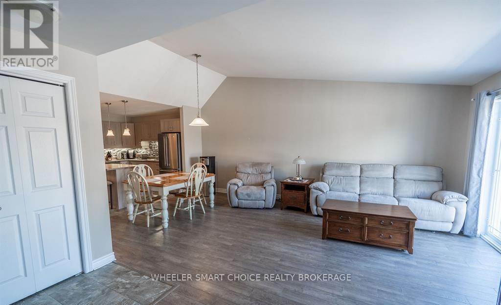 225 - 218 First Street E, Cornwall, Ontario  K6H 0G2 - Photo 3 - X12993688