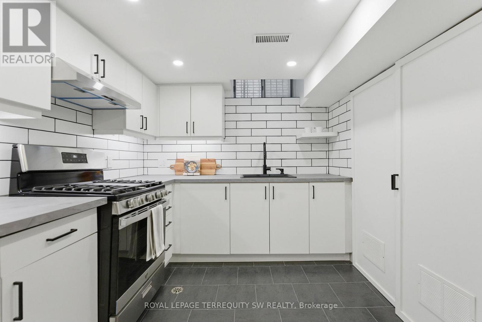 Bsmt - 497 Ossington Avenue, Toronto, Ontario  M6G 3T3 - Photo 21 - C12999942