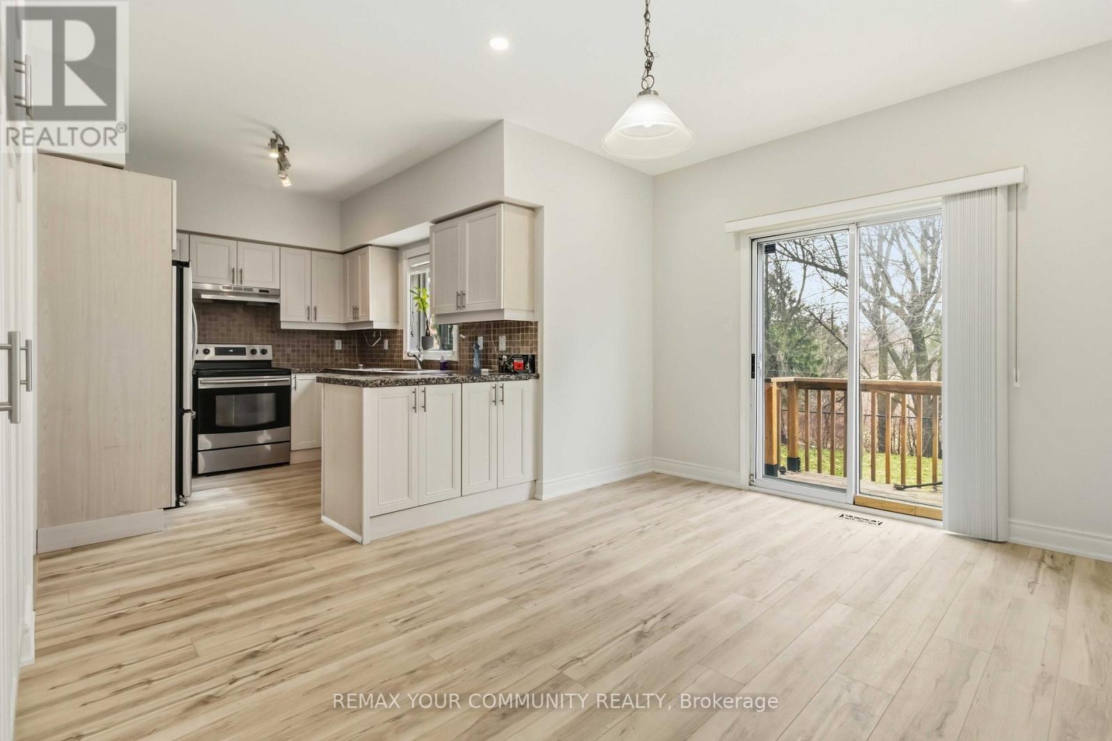 120 Shaftsbury Avenue, Richmond Hill, Ontario  L4C 0G6 - Photo 10 - N12964954