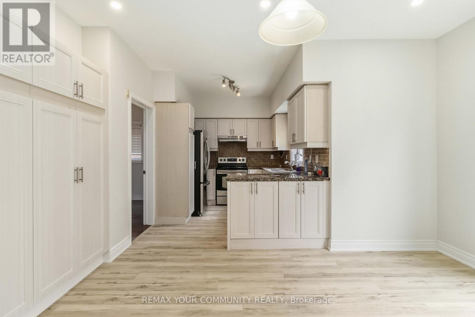 120 Shaftsbury Avenue, Richmond Hill, Ontario  L4C 0G6 - Photo 11 - N12964954