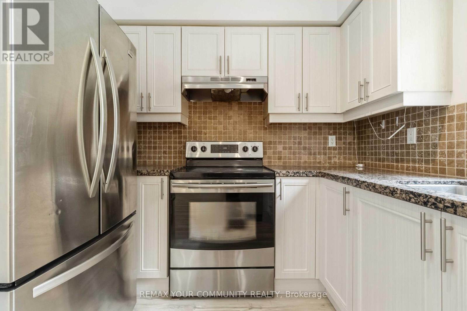 120 Shaftsbury Avenue, Richmond Hill, Ontario  L4C 0G6 - Photo 13 - N12964954