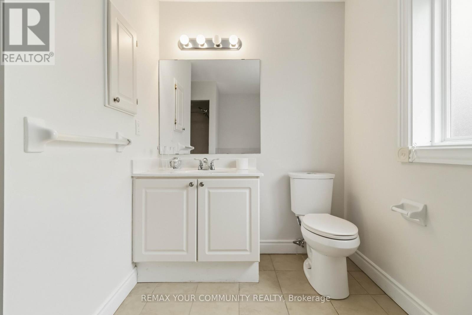 120 Shaftsbury Avenue, Richmond Hill, Ontario  L4C 0G6 - Photo 19 - N12964954