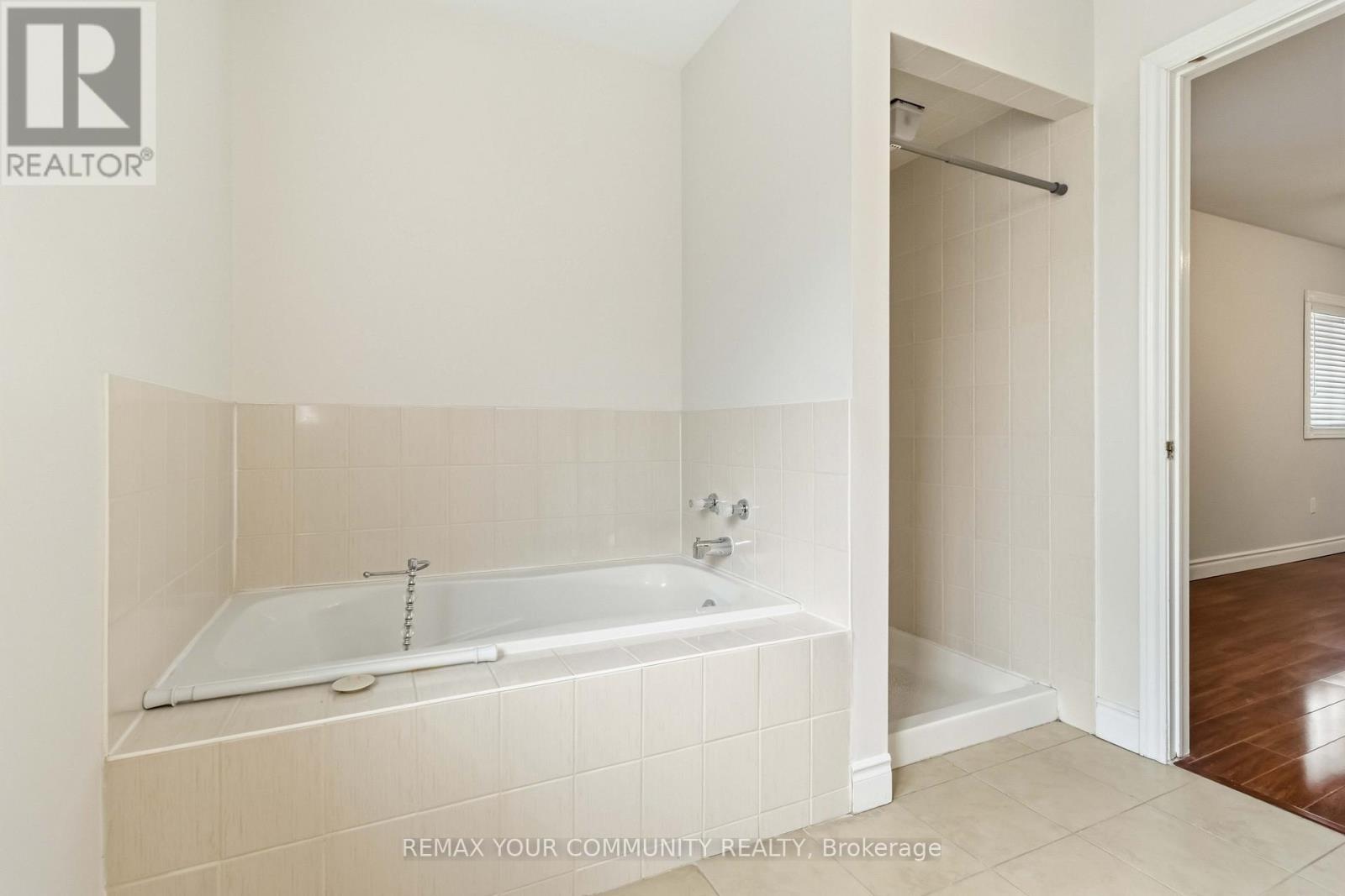 120 Shaftsbury Avenue, Richmond Hill, Ontario  L4C 0G6 - Photo 20 - N12964954