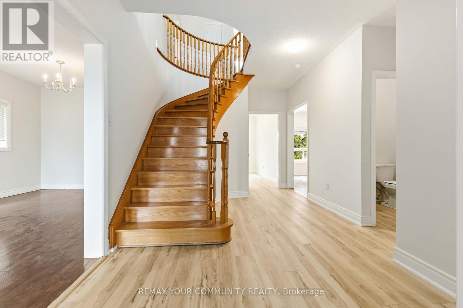 120 Shaftsbury Avenue, Richmond Hill, Ontario  L4C 0G6 - Photo 6 - N12964954