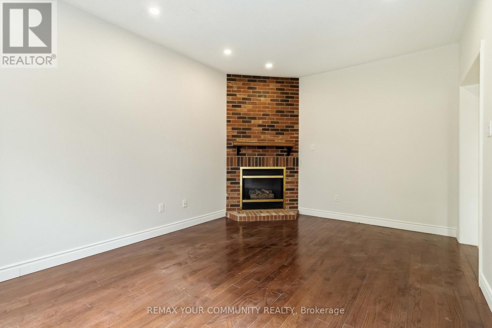 120 Shaftsbury Avenue, Richmond Hill, Ontario  L4C 0G6 - Photo 9 - N12964954