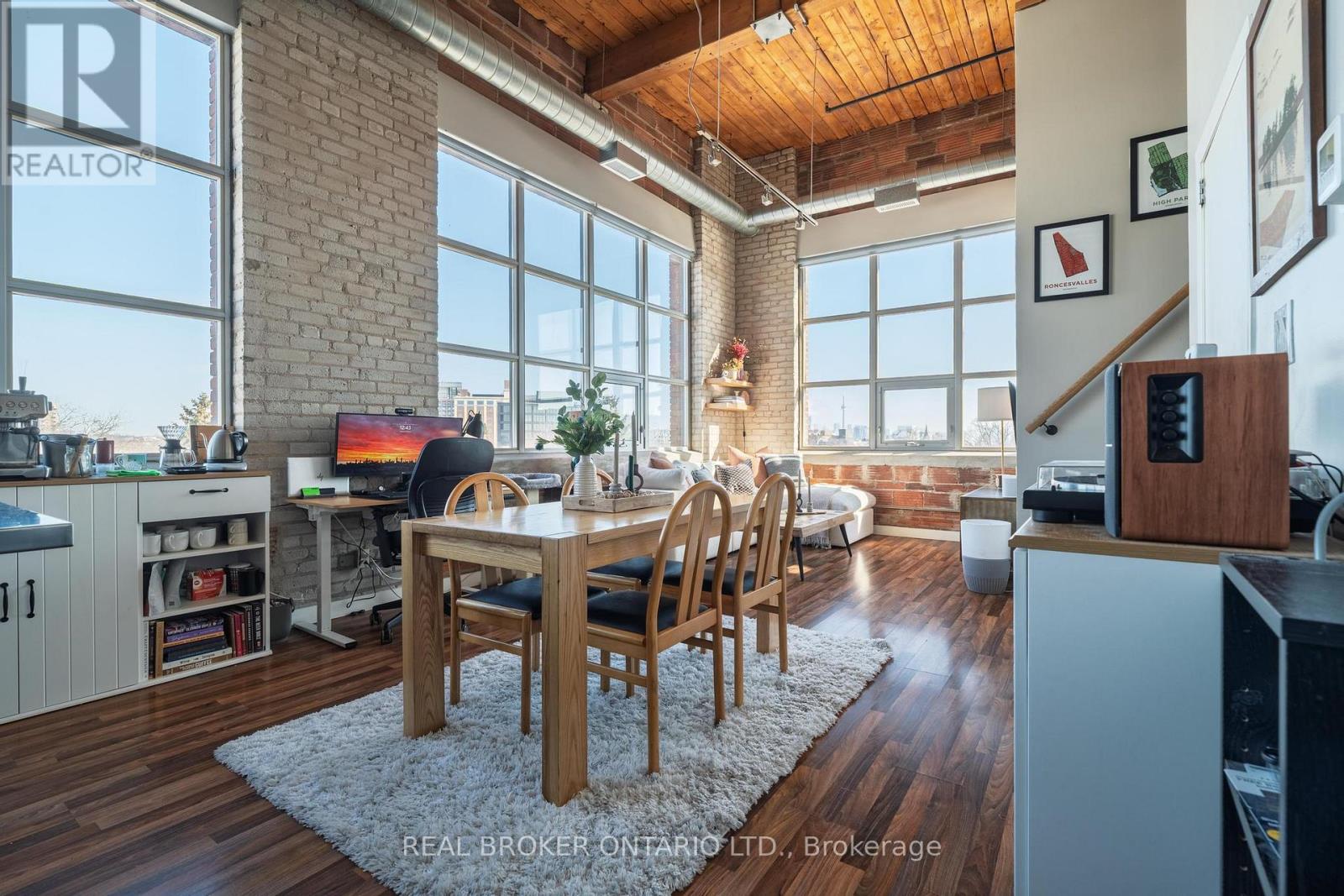 Ph3 - 2154 Dundas Street W, Toronto, Ontario  M6R 1X3 - Photo 14 - W12774010