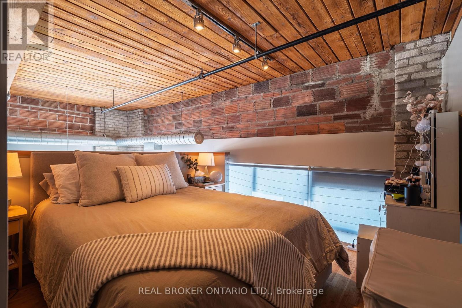 Ph3 - 2154 Dundas Street W, Toronto, Ontario  M6R 1X3 - Photo 21 - W12774010