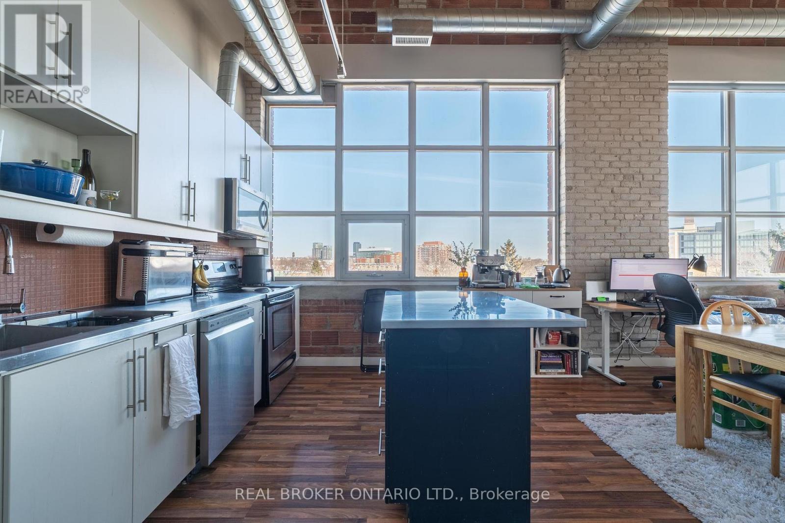 Ph3 - 2154 Dundas Street W, Toronto, Ontario  M6R 1X3 - Photo 7 - W12774010