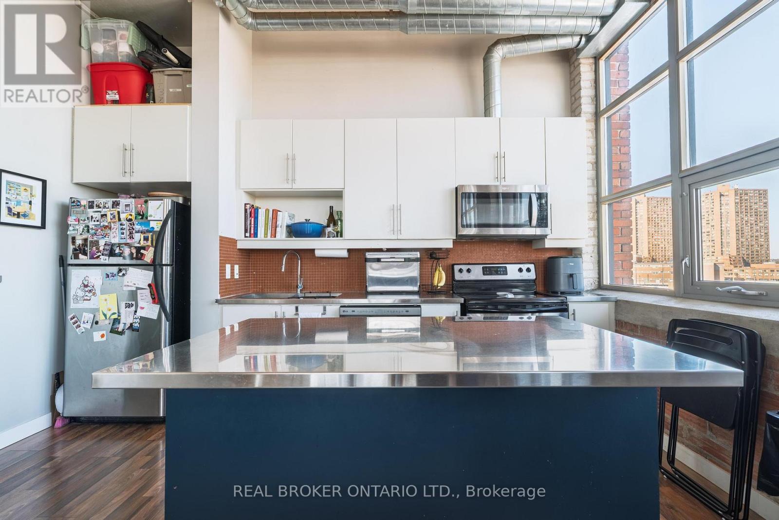 Ph3 - 2154 Dundas Street W, Toronto, Ontario  M6R 1X3 - Photo 9 - W12774010