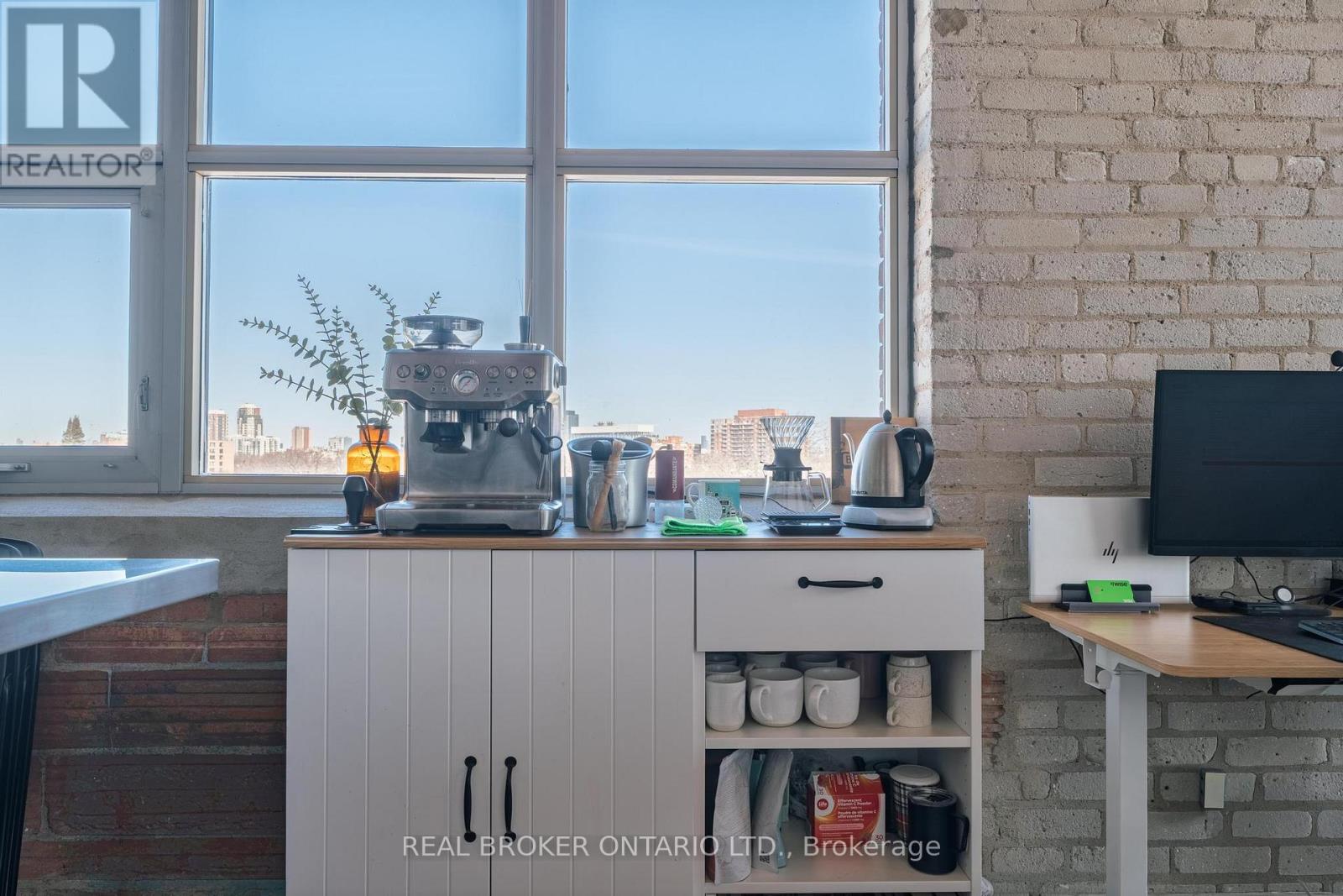 Ph3 - 2154 Dundas Street W, Toronto, Ontario  M6R 1X3 - Photo 13 - W12774010