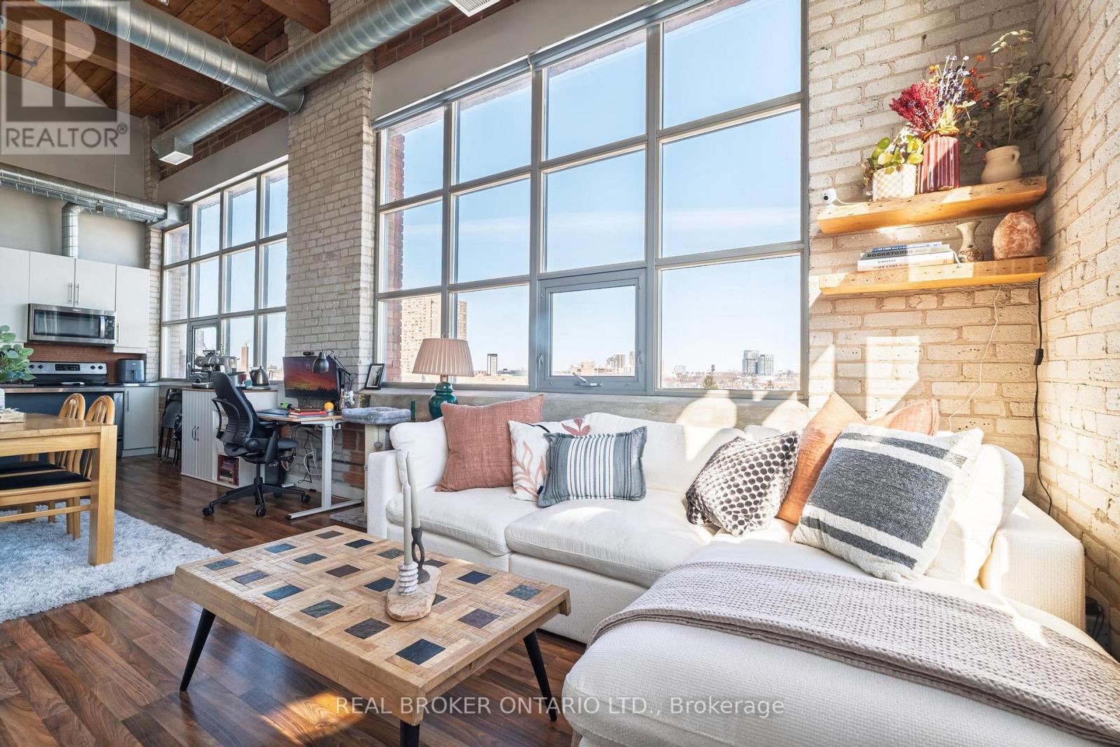 Ph3 - 2154 Dundas Street W, Toronto, Ontario  M6R 1X3 - Photo 6 - W12774010