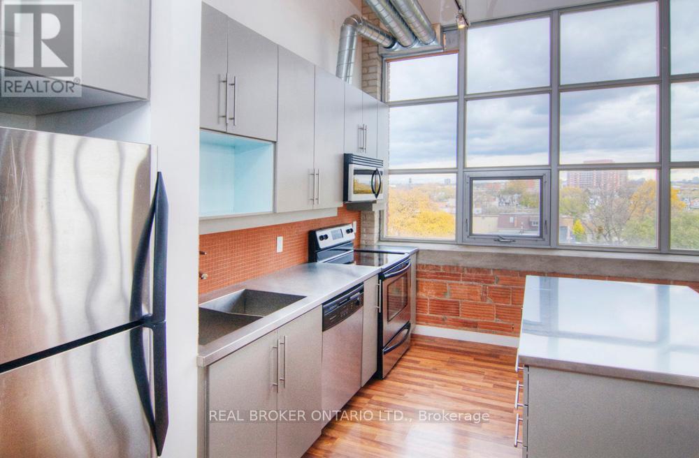 Ph3 - 2154 Dundas Street W, Toronto, Ontario  M6R 1X3 - Photo 8 - W12774010