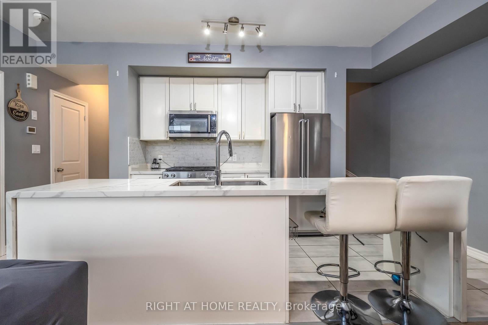 2560 Ladyfern Crossing, Pickering, Ontario  L1X 0E6 - Photo 5 - E12999882