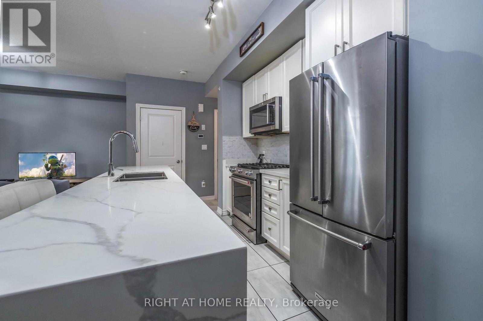 2560 Ladyfern Crossing, Pickering, Ontario  L1X 0E6 - Photo 7 - E12999882