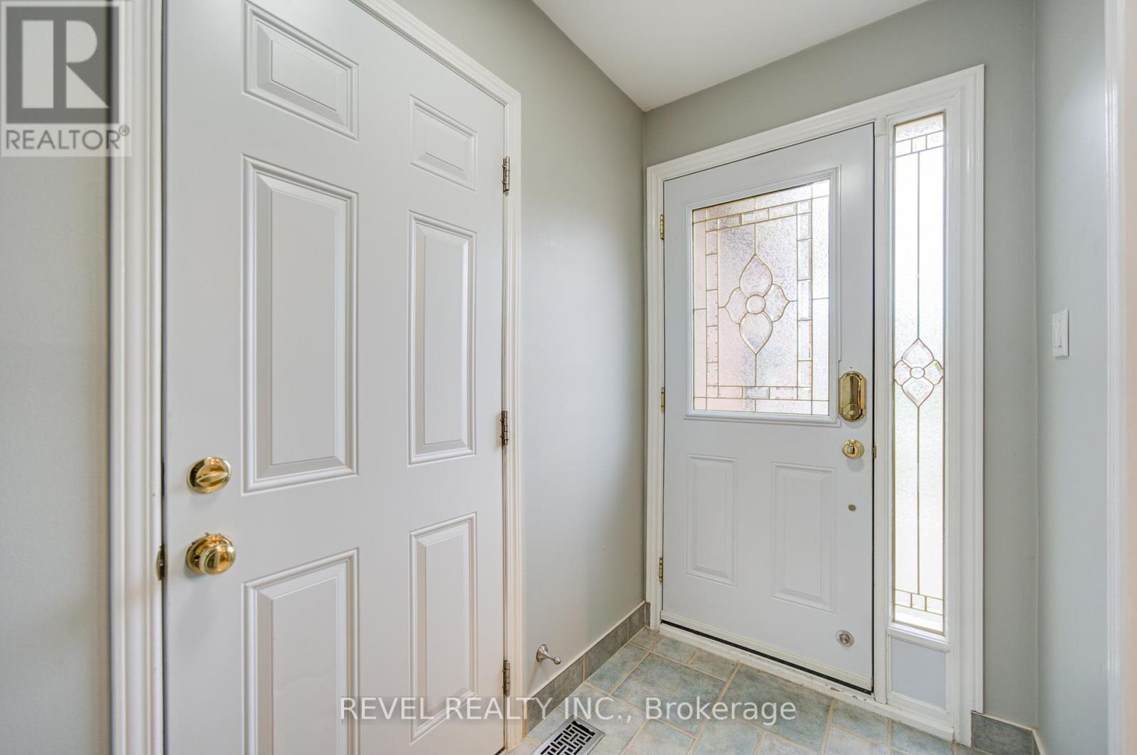 2255 Wildwood Crescent, Pickering, Ontario  L1X 2R7 - Photo 3 - E12999892