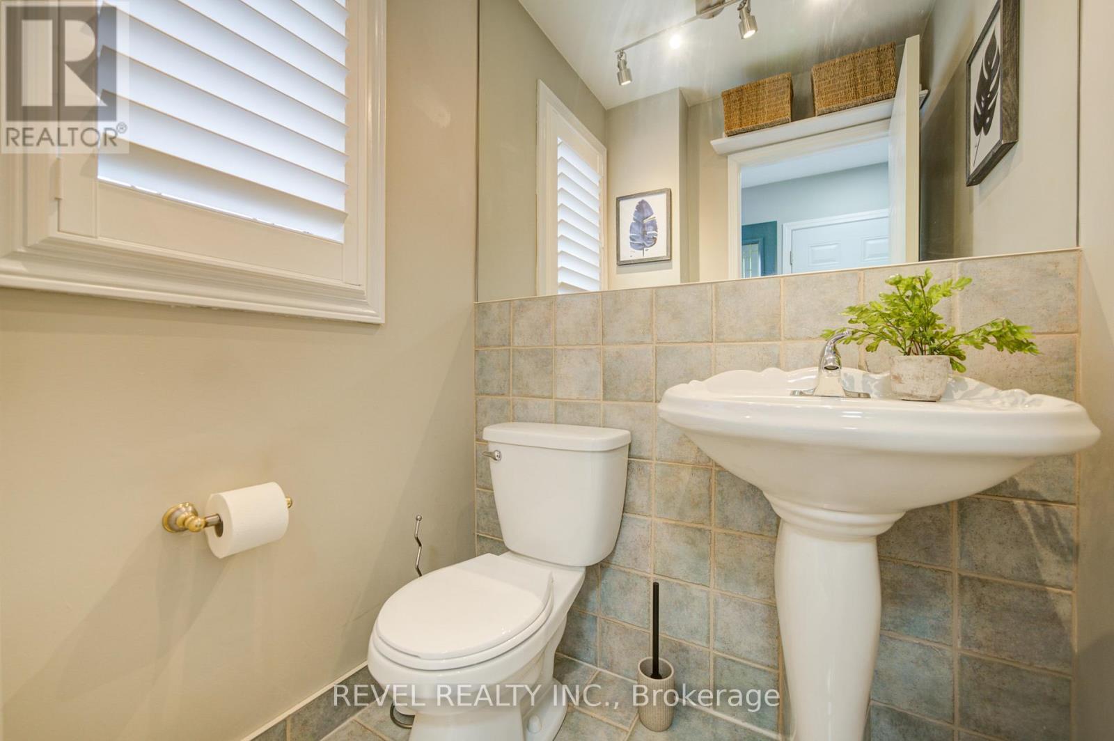 2255 Wildwood Crescent, Pickering, Ontario  L1X 2R7 - Photo 4 - E12999892