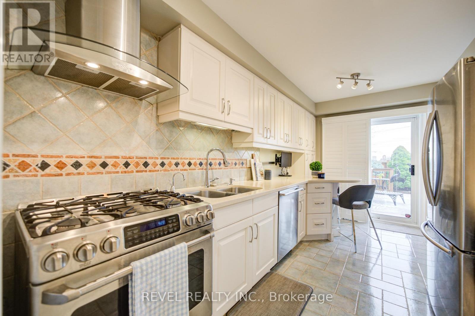 2255 Wildwood Crescent, Pickering, Ontario  L1X 2R7 - Photo 6 - E12999892