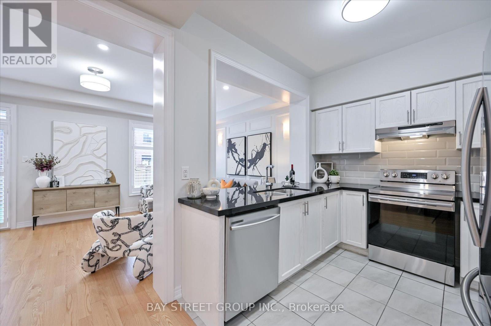 143 Badgerow Way, Aurora, Ontario  L4G 0Z5 - Photo 9 - N12999848